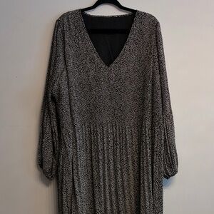 Dex Black and White V-Neck Long Sleeve Midi Dress